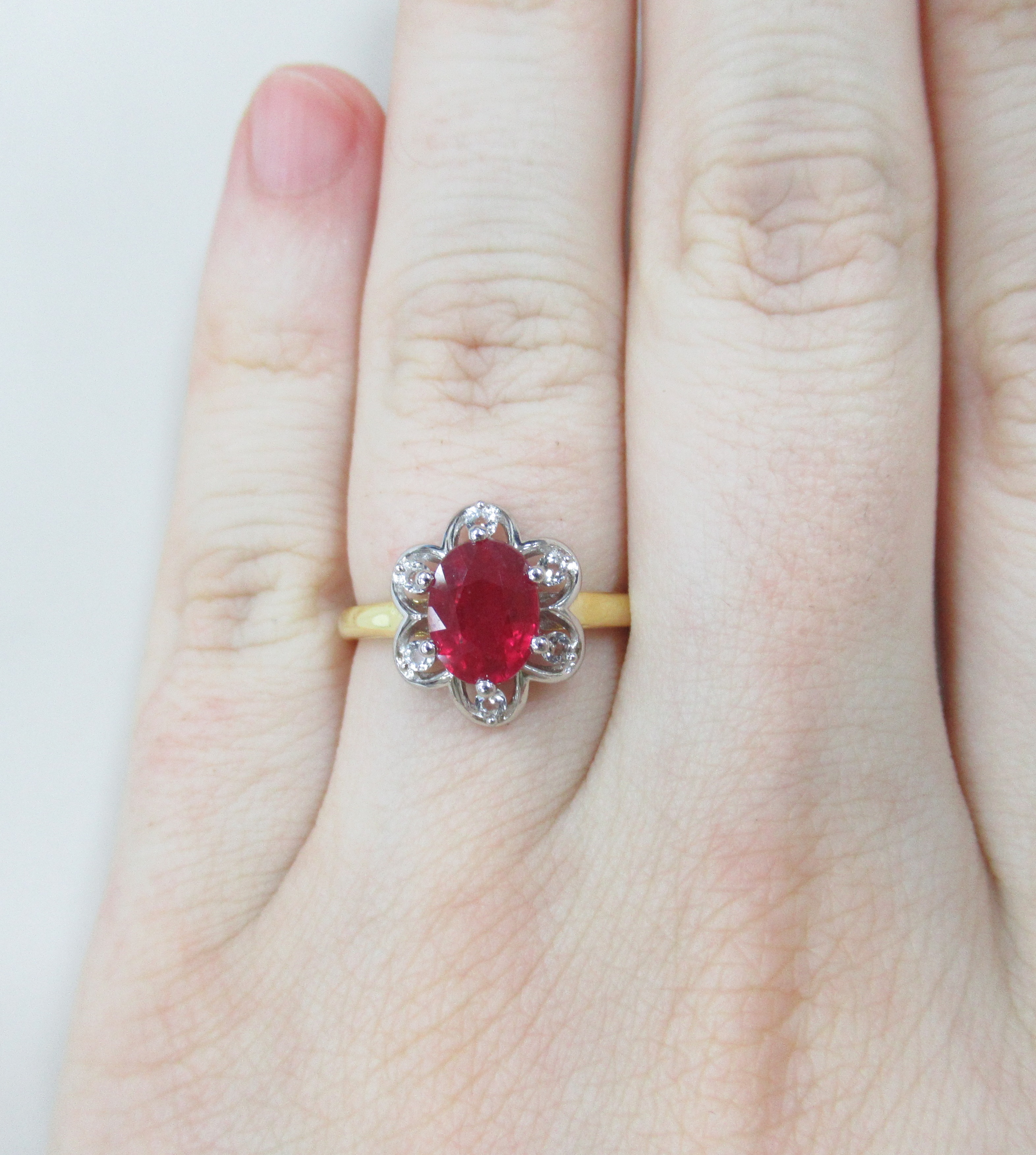 Серебряное кольцо с рубином "Цветок"